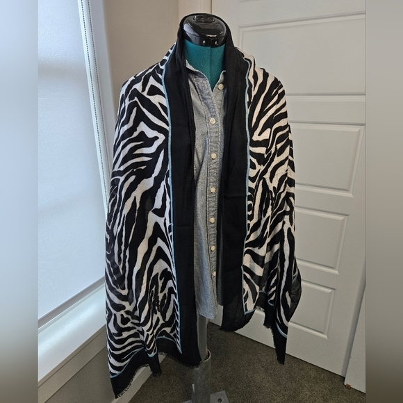 WHITE HOUSE BLACK MARKET WHBM BLACK WHITE ZEBRA PRINT LIGHTWEIGHT SCARF WOMEN OS - Picture 4 of 12